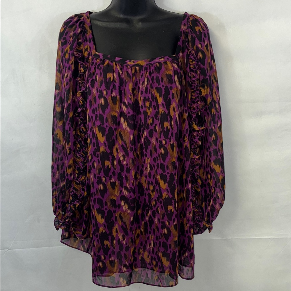 Cato women’s top
Purple/ Gold/ Black
Long Balloon pleated Sleeve
Square neck